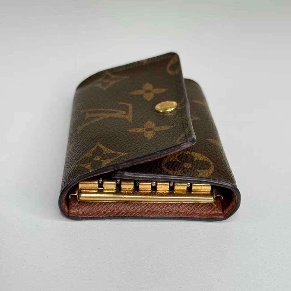 Louis Vuitton Monogram Canvas Keychain with Classic Gold Hardware - Picture 4 of 8